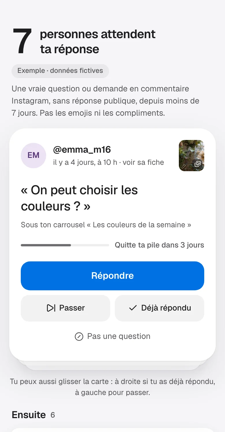 Écran Qui attend d'une fleuriste, données d'exemple : 7 personnes attendent ta réponse ; en haut de la pile, « On peut choisir les couleurs ? » sous le carrousel « Les couleurs de la semaine »