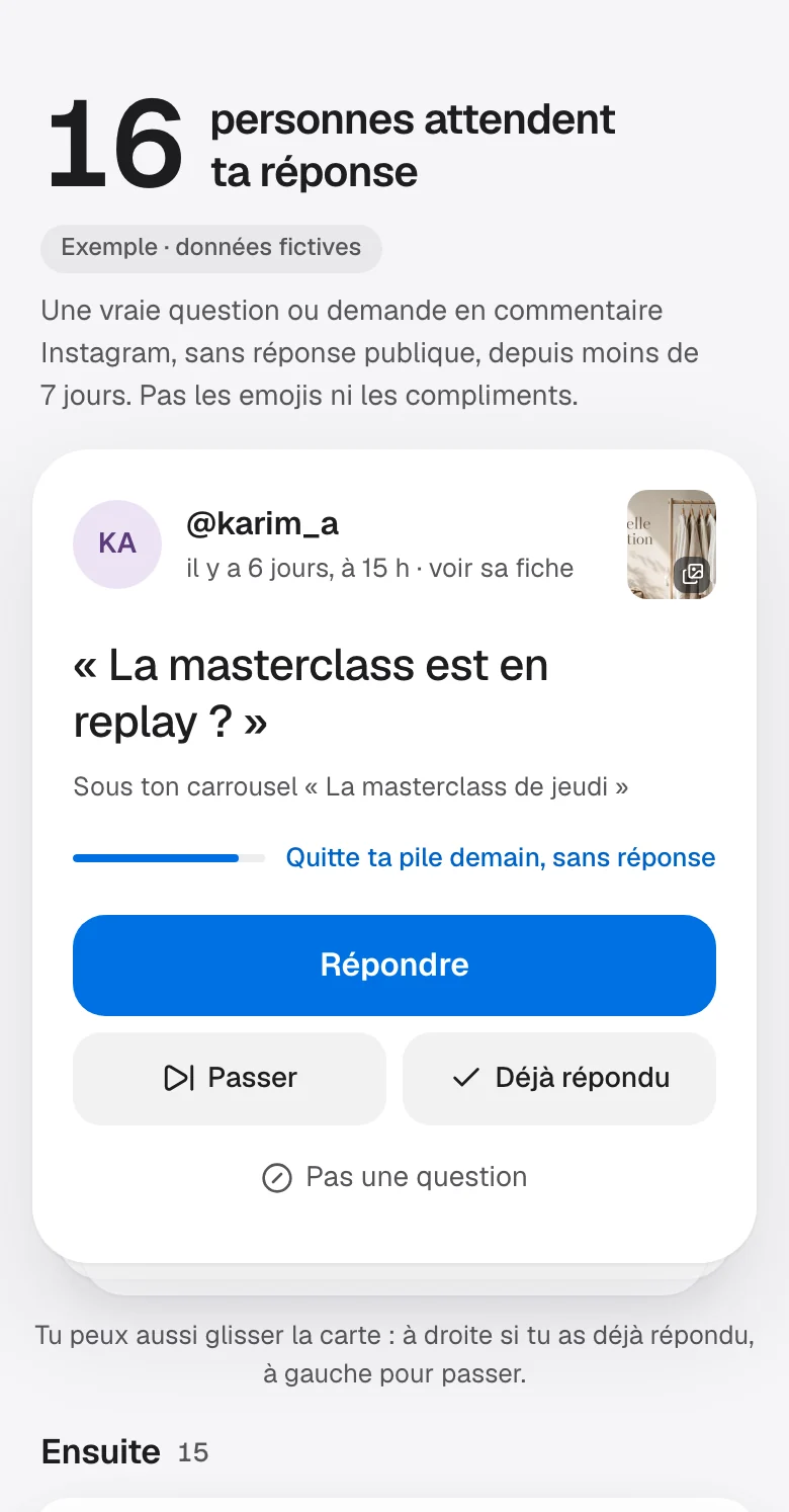 Écran Qui attend d'une formatrice en ligne, données d'exemple : 16 personnes attendent ; en haut, « La masterclass est en replay ? » sous le post « La masterclass de jeudi »