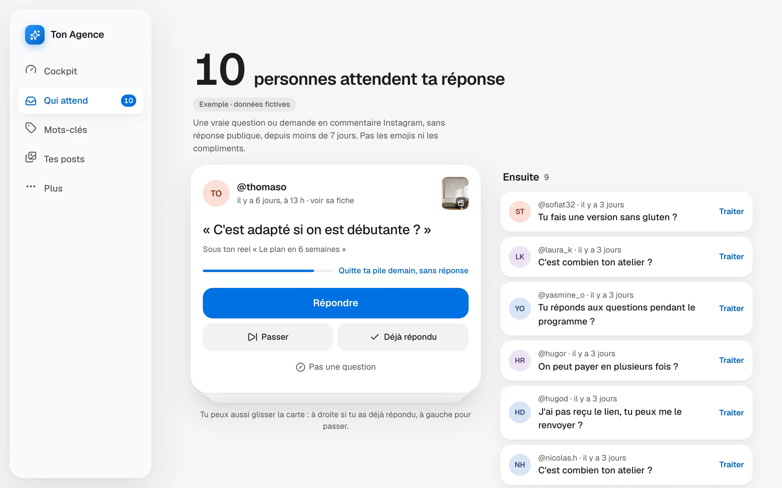 L'écran Qui attend sur ordinateur, avec des données d'exemple : 10 personnes attendent ta réponse, la carte du dessus « C'est adapté si on est débutante ? » avec Répondre, Passer, Déjà répondu et Pas une question, et à droite la liste Ensuite