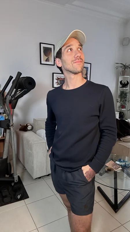 Ma photo de départ, debout en pied chez moi